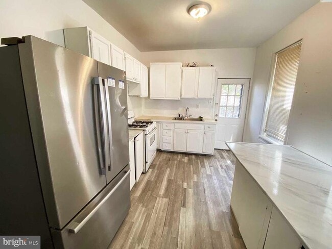 Building Photo - 534 E Indiana Ave