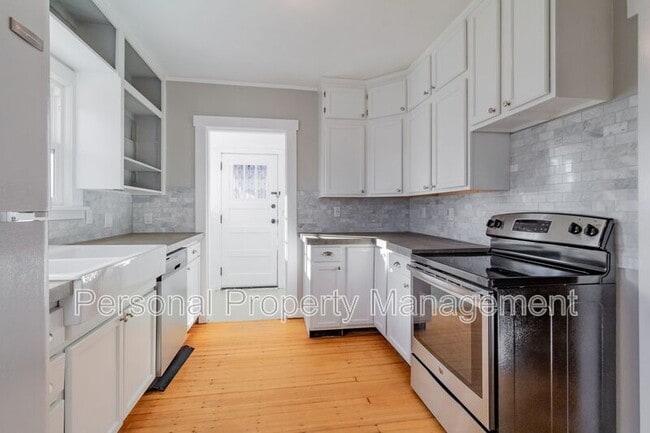 Building Photo - 3100 H St