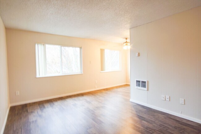 Building Photo - Contemporary 1-Bedroom in Buckman Neighborhood with Parking!
