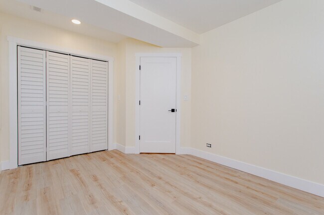 Building Photo - 2928 N Hoyne Ave