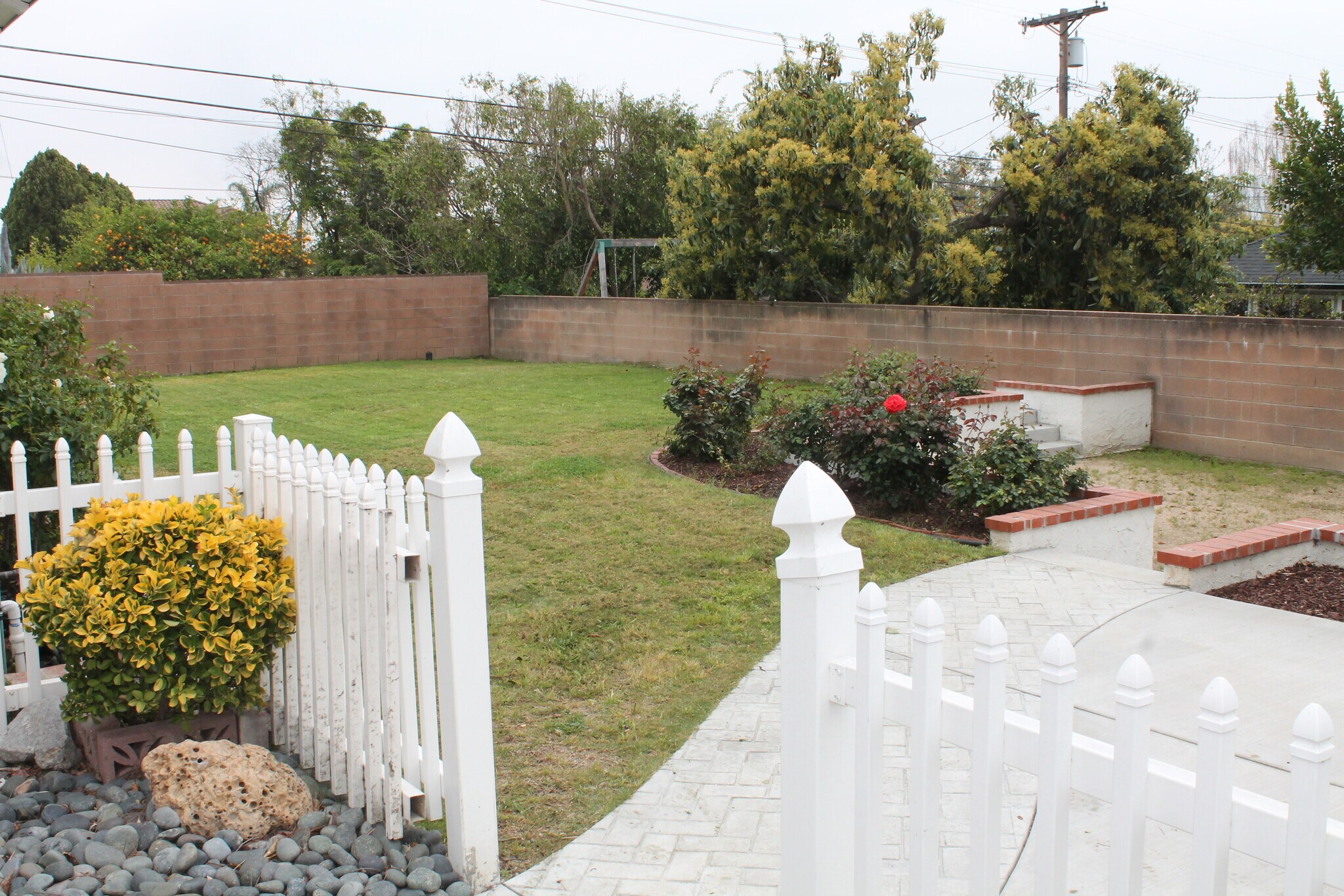 Building Photo - 530 E Grinnell Dr