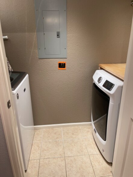 Building Photo - 9142 Lodestar Ln