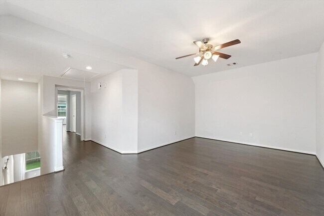 Building Photo - Exquisite 2-Story Home in a Prime Location...
