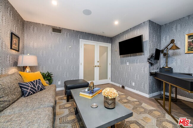 Building Photo - 4635 N Clybourn Ave