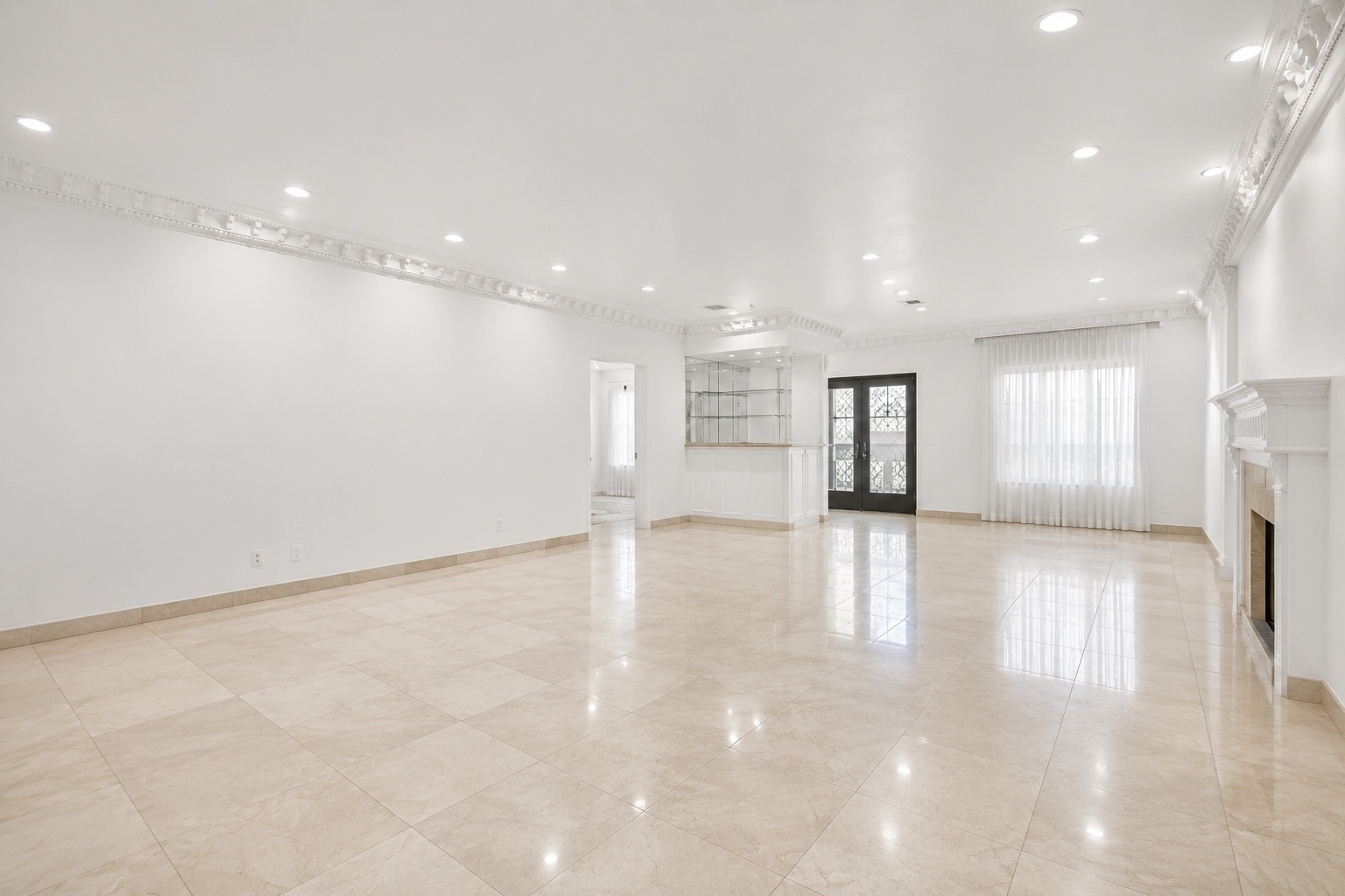 Building Photo - 482 S Sherbourne Dr