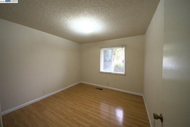 Building Photo - 1345 Kingfisher Way