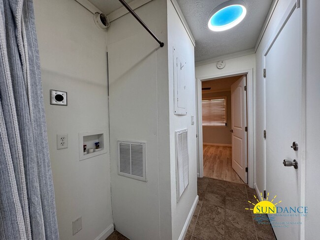 Building Photo - Waterfront 1-Bedroom Condo in FWB – Stunni...