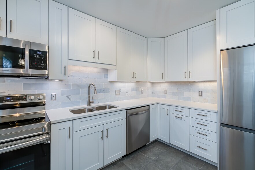 Building Photo - 235 W Washington Ave