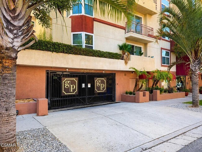 Building Photo - 620 S Gramercy Pl