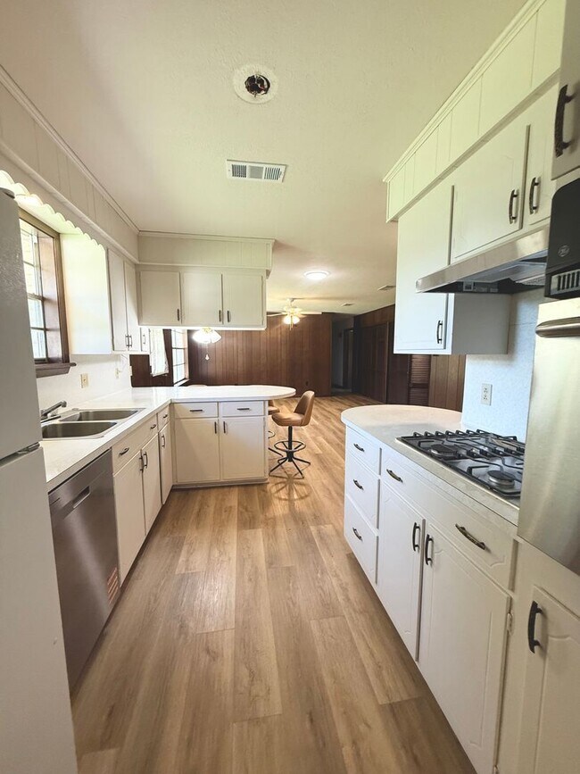 Building Photo - Spacious 3 bedroom 2 bath home in Zachary
