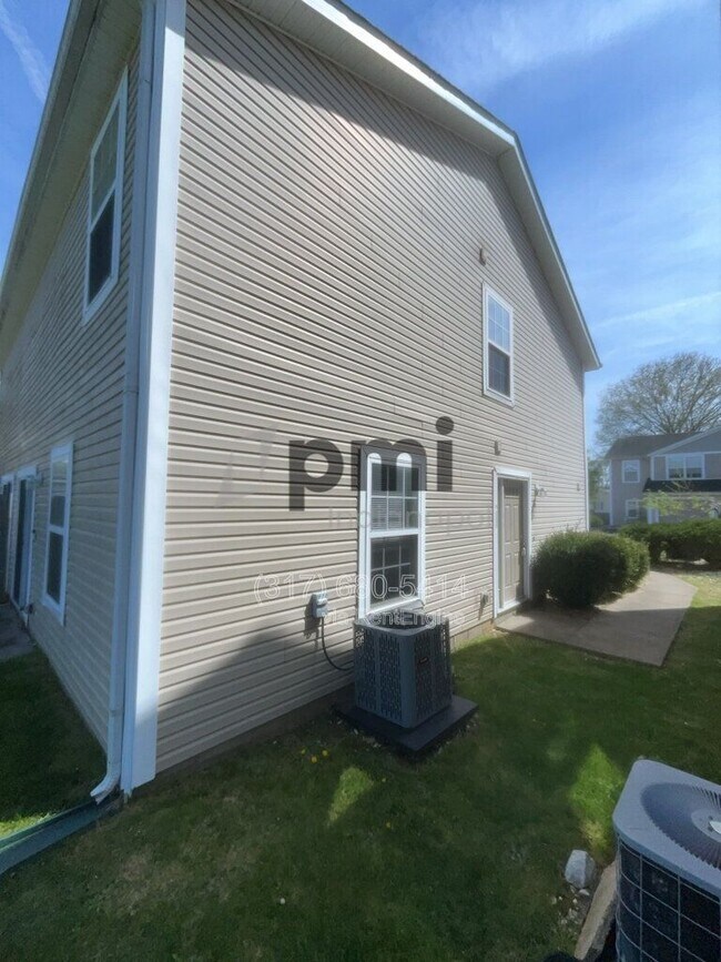 Building Photo - 2871 S Walnut Street Pike