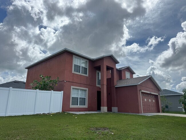 Building Photo - FULLY FENCED YARD + SOLAR PANELS + WATER F...