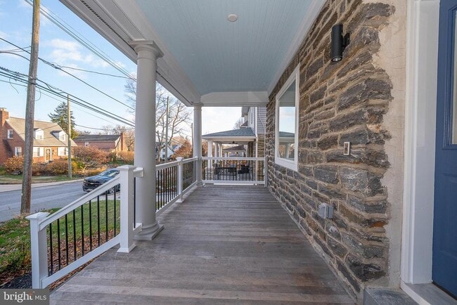 Building Photo - 314 N Essex Ave