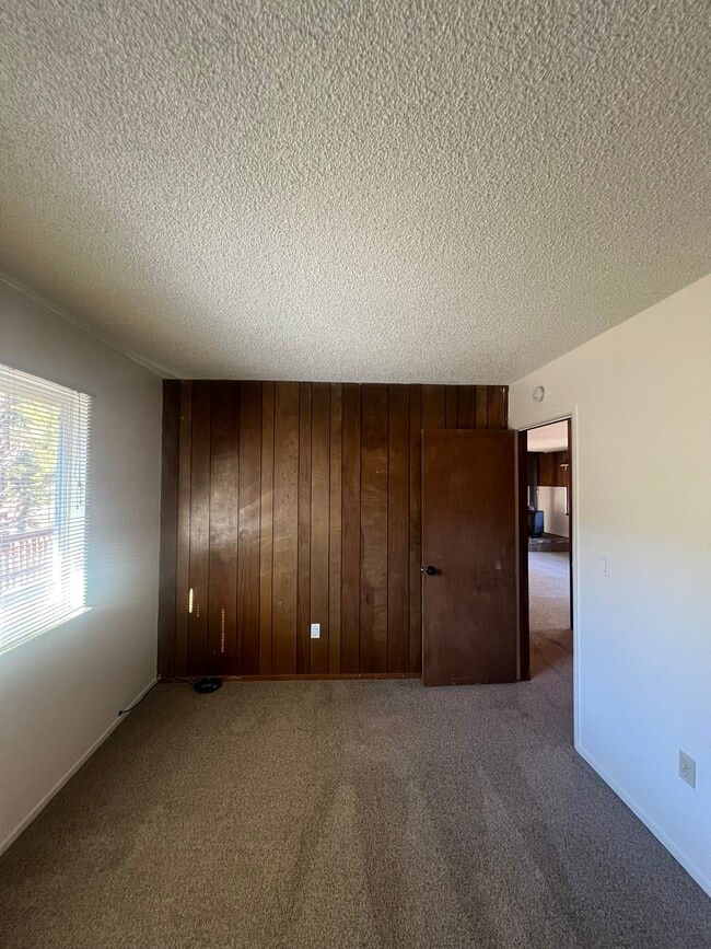 Building Photo - 1215 Mt Shasta Cir