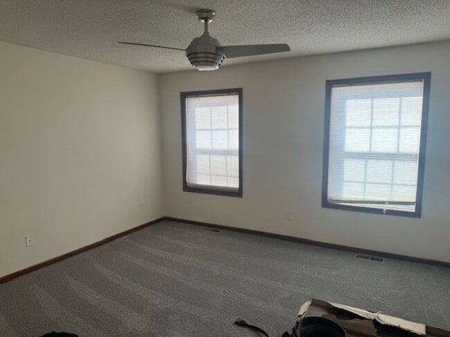 Building Photo - Spacious 3Br/2.5Ba TH w/2 CG in Maple Grove!