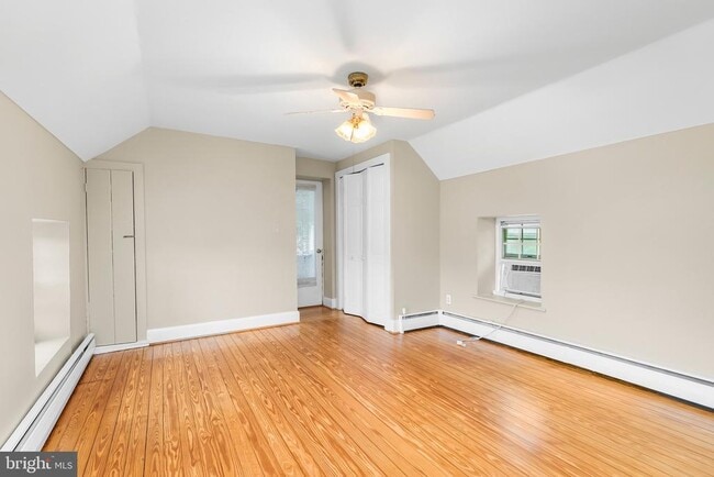 Building Photo - 607 E Wheel Rd