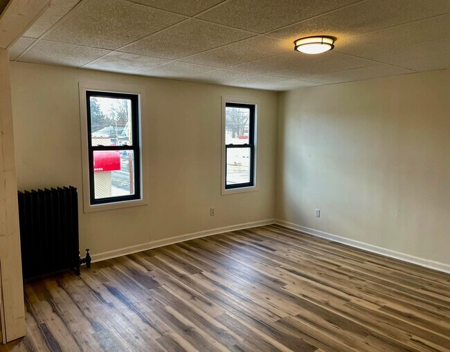 Building Photo - 702 S Washington Ave