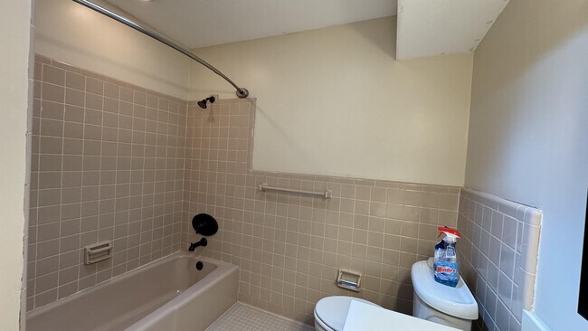 Building Photo - 5051 Thorden Rd