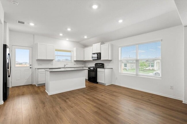 Building Photo - 104 Winged Foot Ct