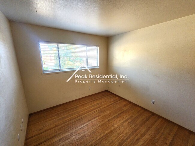 Building Photo - Charming 4bd/2ba Home with Large Backyard