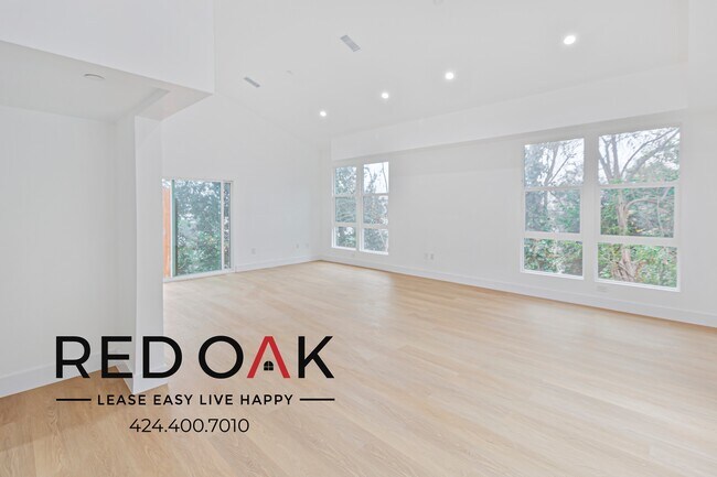 Building Photo - 325 W Avenue 38 Ave