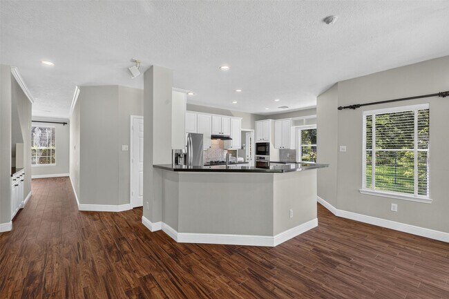 Building Photo - 108 Oak Creek Ln