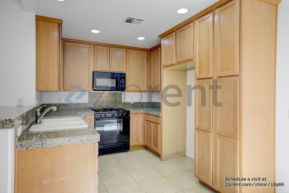 Building Photo - Unit C
