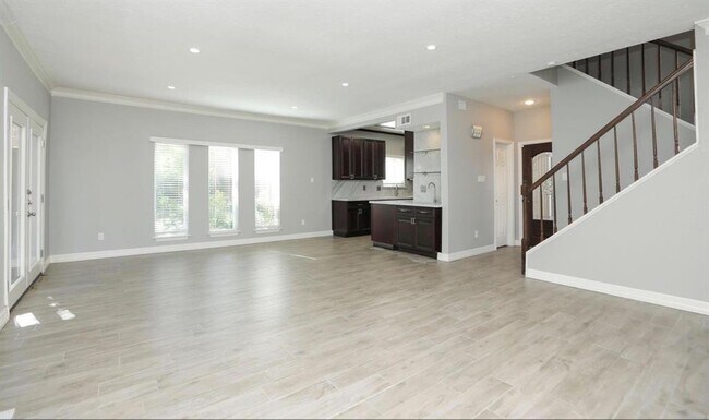 Building Photo - 9400 Doliver Dr