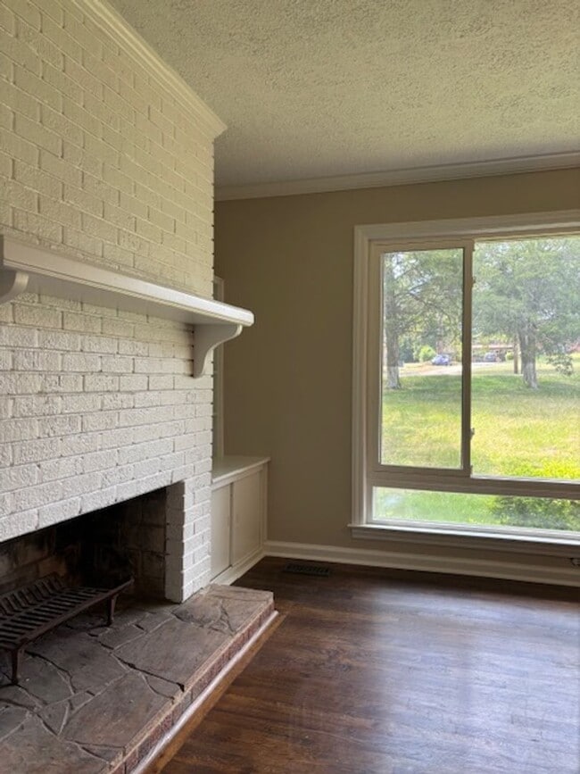 Building Photo - Welcome to this charming 3-bedroom, 1-bathroom home located in the city of Columbus, GA.