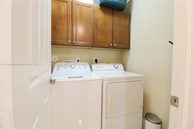 Building Photo - 9855 NW 89th Ter