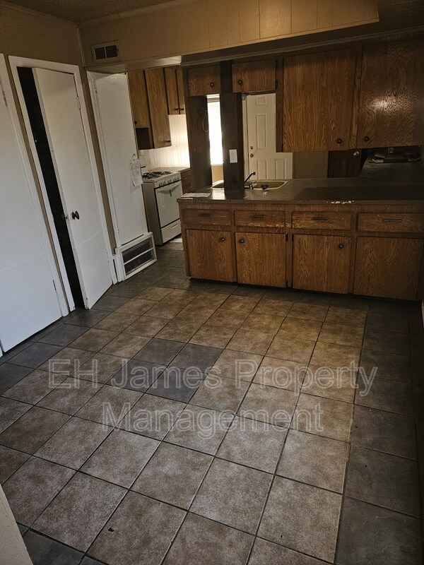 Building Photo - 217 N Wilson Ave