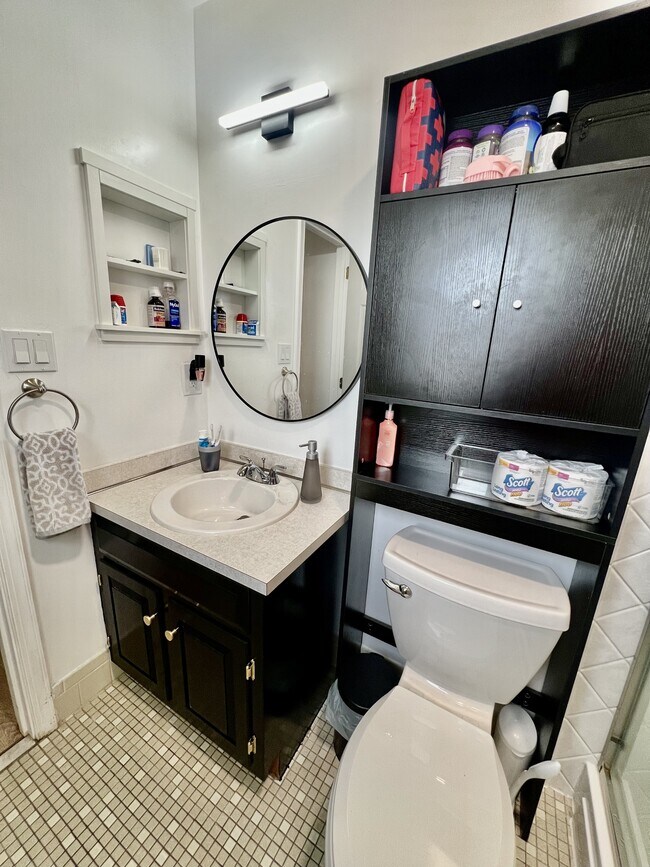 Building Photo - 705 Macneil Dr