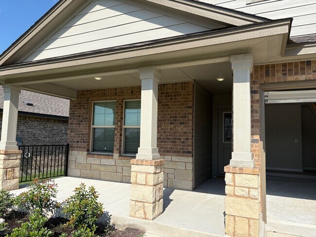 Building Photo - **$800 off first month's rent** Brand New ...