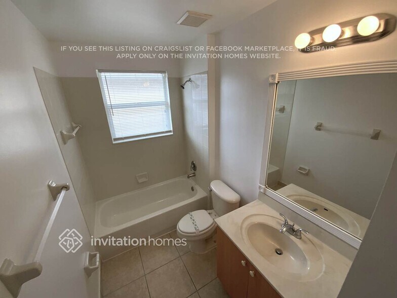 Building Photo - 5115 Crescent Moon Dr