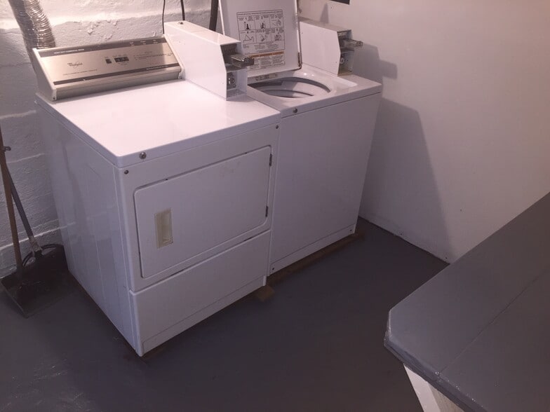 Washer Dryer - 129 N Elm St