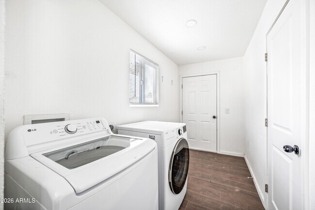 Building Photo - 330 N 15th St