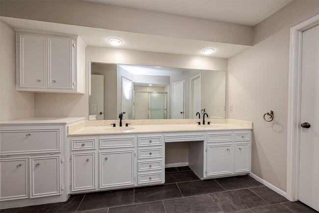 Building Photo - 131 Cove Cir