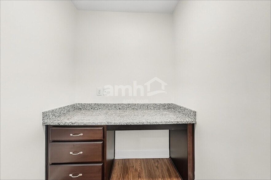 Building Photo - 1817 Produce Ln