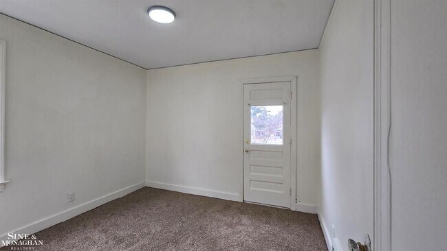 Building Photo - 4401 Buckingham