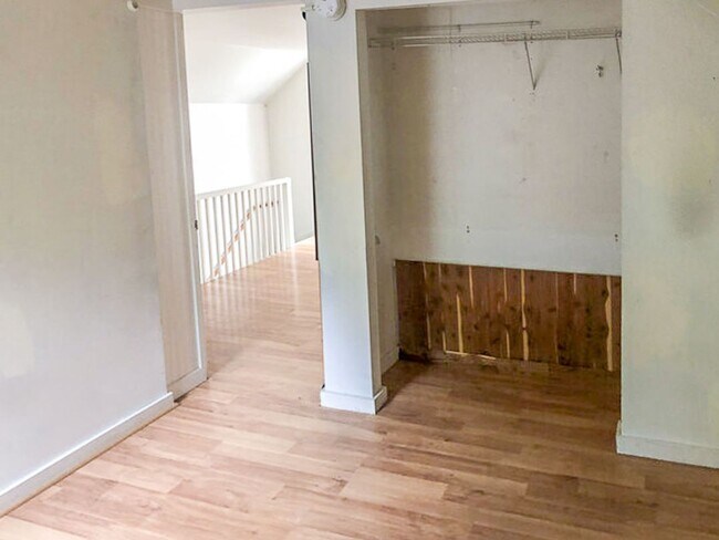 Building Photo - Spacious 5-Bedroom, 4-Bathroom Home Near UVM & Downtown Burlington (10 Walnut St)