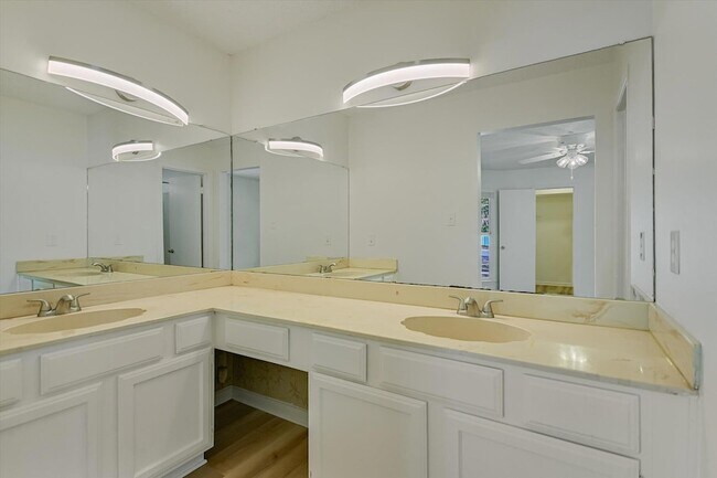 Building Photo - 6103 Hill Forest Dr