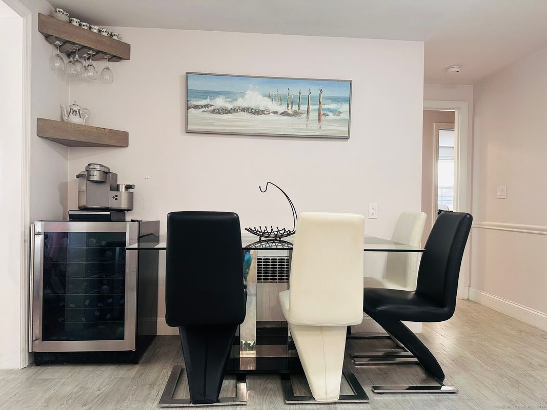 Building Photo - 37 Weed St