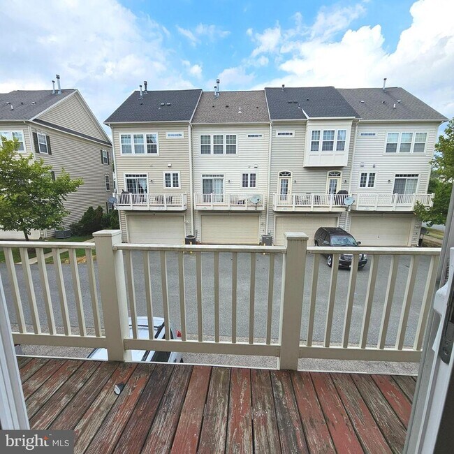 Building Photo - 725 Chevington Ct