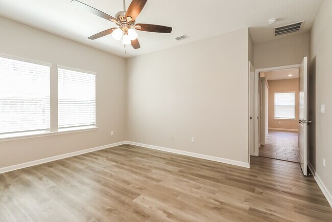 Building Photo - 10392 Pavnes Creek Dr