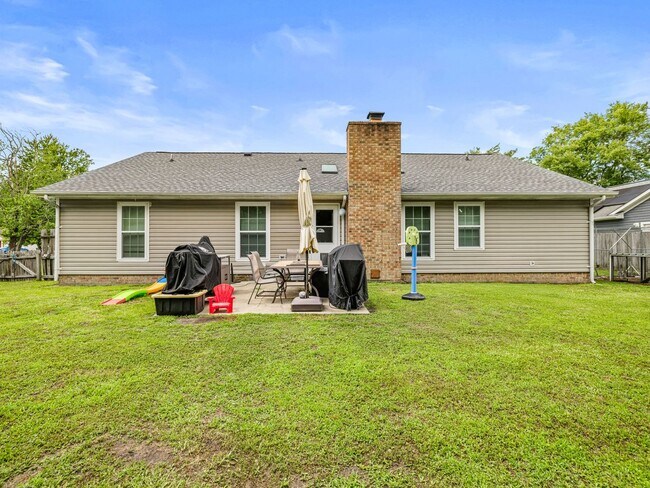 Building Photo - Raintree Subdivision
