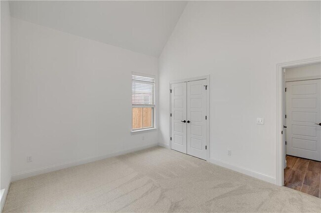 Building Photo - 1600 SW Montrose Ave