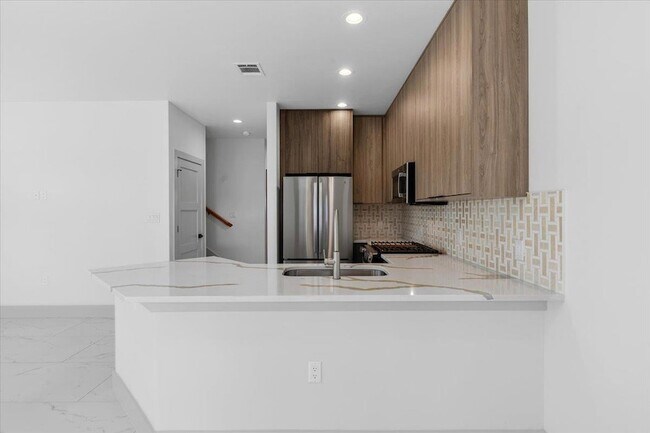 Building Photo - 1409 Emile St