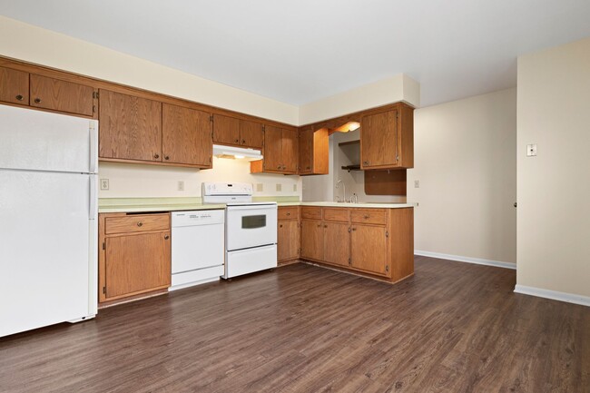 Building Photo - 8718 Westbrook Dr