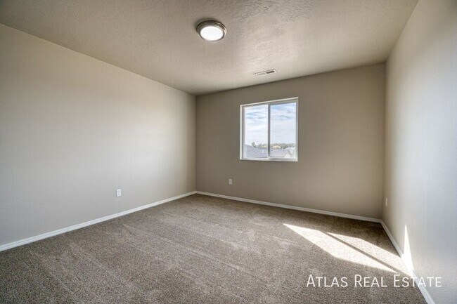 Building Photo - 17805 N Harpster Wy