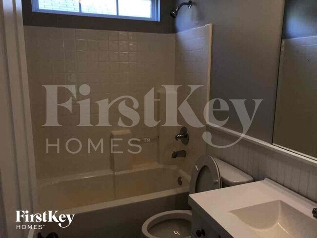 Building Photo - 153 Creekstone Tr
